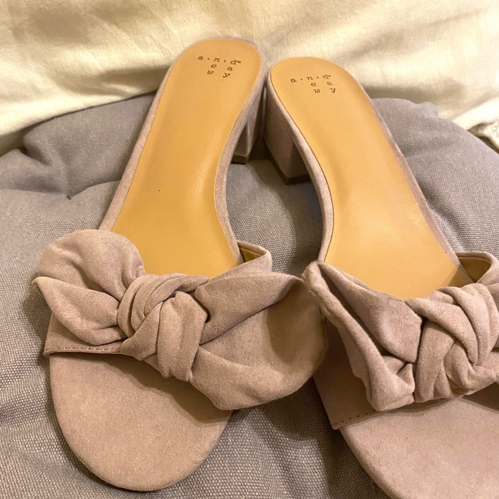 a new day dusty lavender slide kit heel